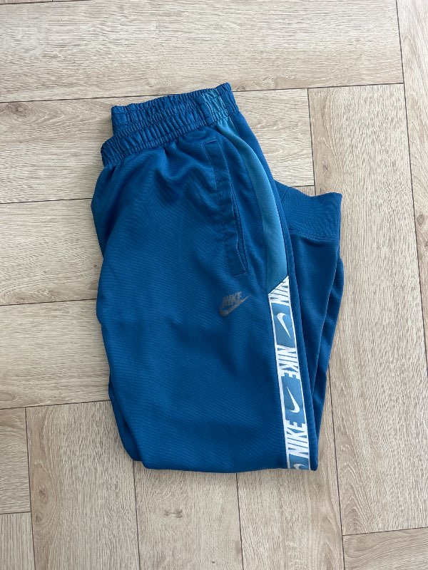 Nike blàar buxur