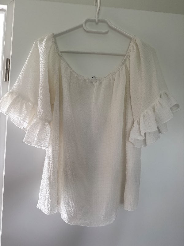 Gina Tricot white shirt