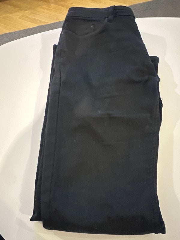Buxur Jachs svartur