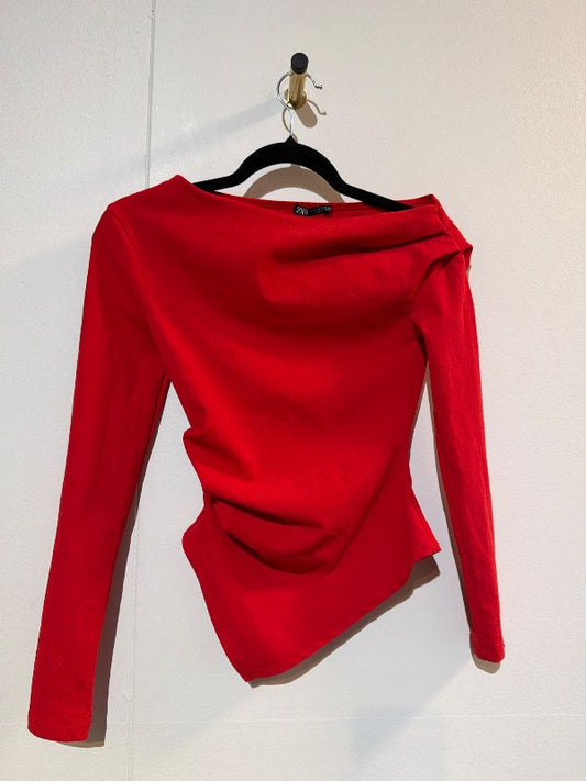 Zara one sholder rauður bolur