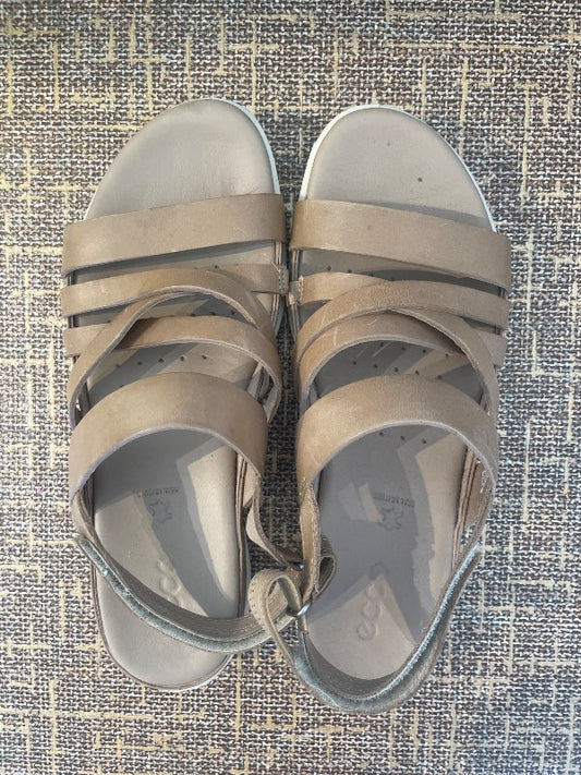 Ecco sandalar
