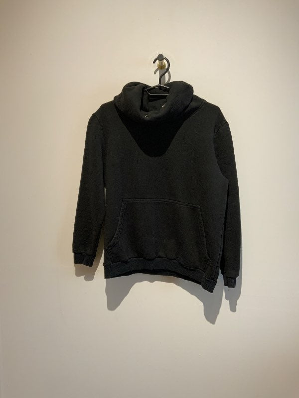 M MOÐA Black turtleneck sweatshirt