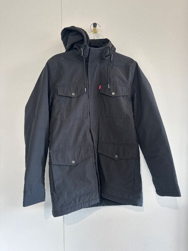 Ónotuð Levis úlpa