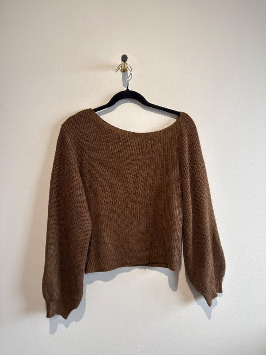 Brún off the shoulder prjónapeysa