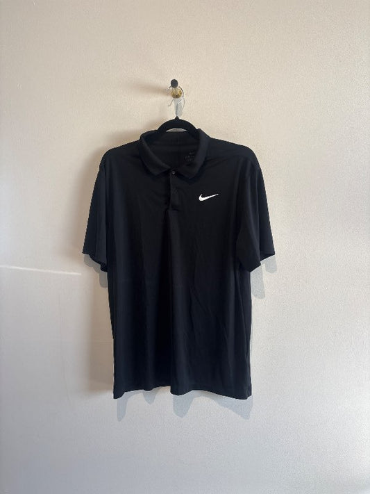 Svartur Nike skyrtubolur