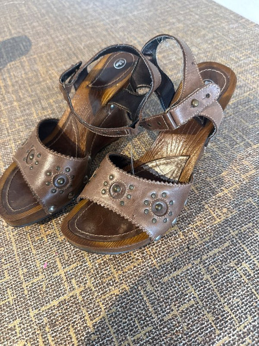 Sandalar