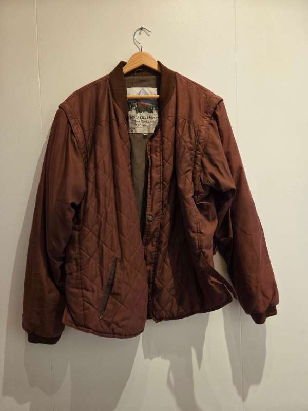 Vínrauður jakki