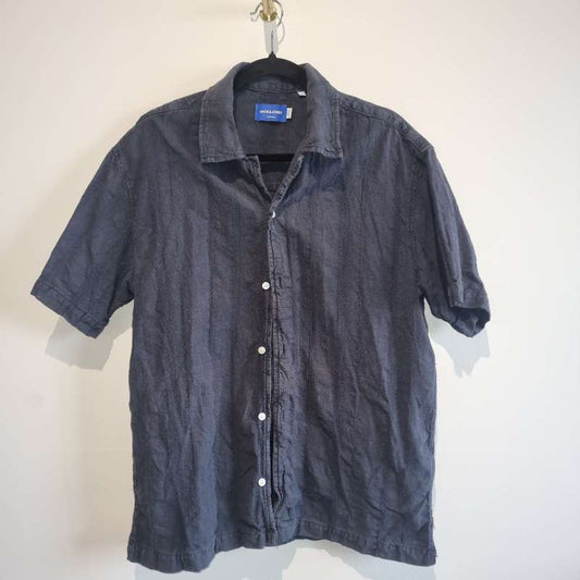 Short-sleeved shirt